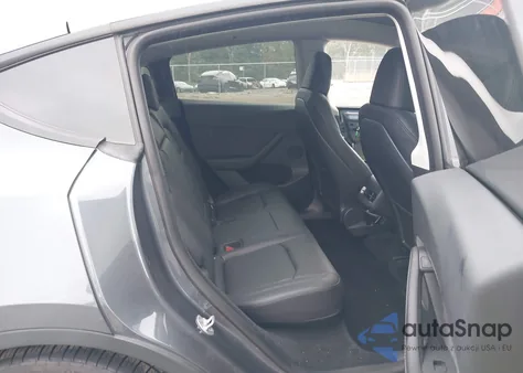 2023 Tesla Model Y Awd/Long Range Dual Motor All-Wheel Drive z USA, uszkodzony, nr VIN 7SAYGDEE3PF696104